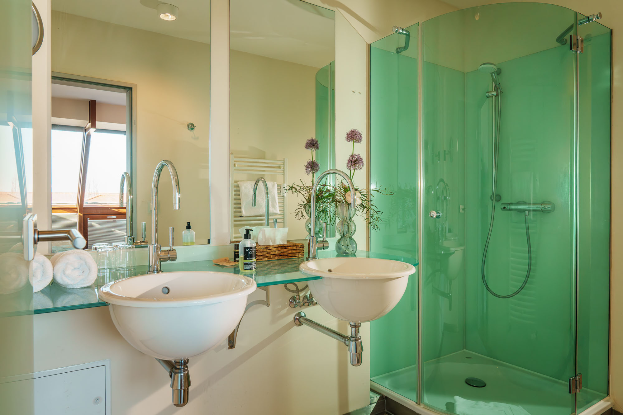 407 suite 2000px 19